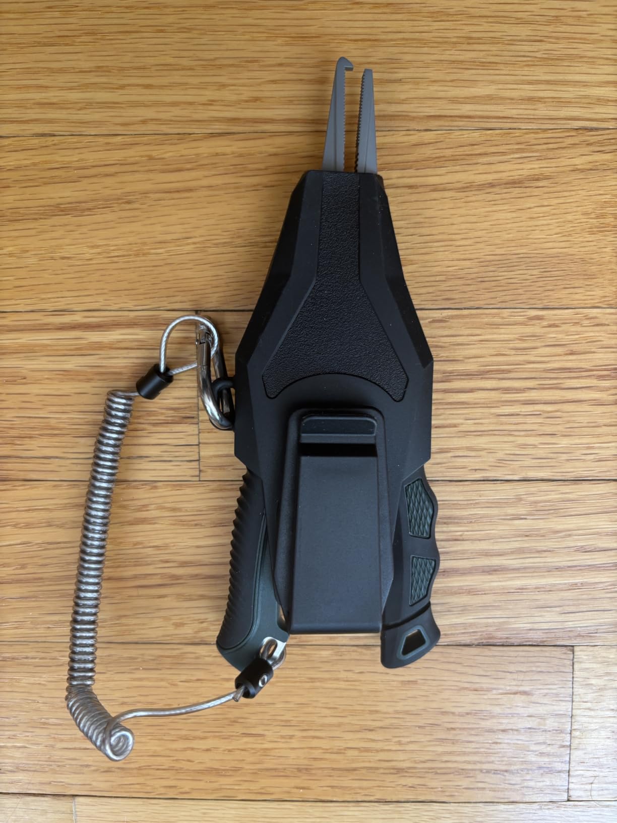 Original customer photo of the fishing pliers and included gear